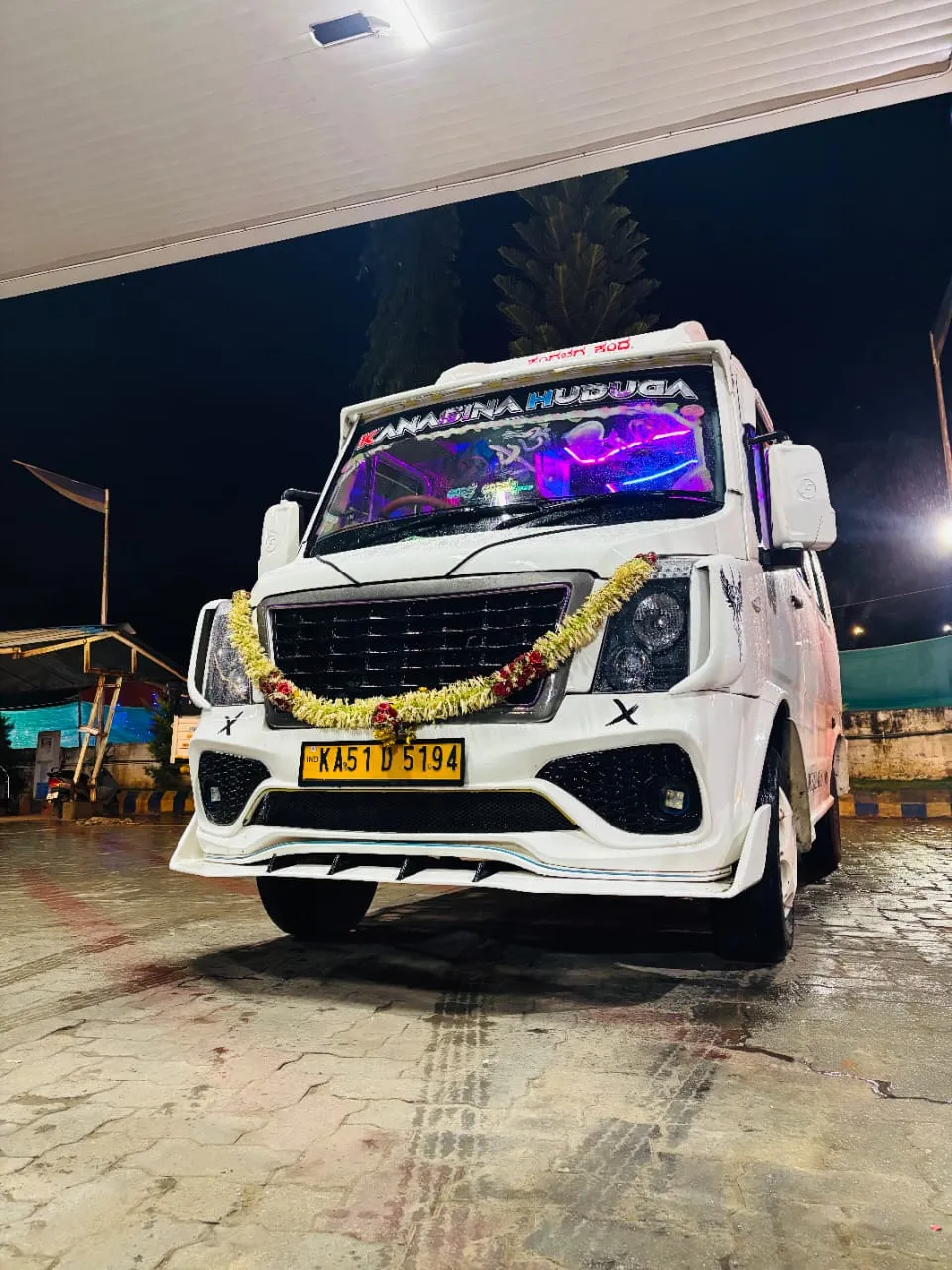 Traveler enjoying Chikkamagaluru view